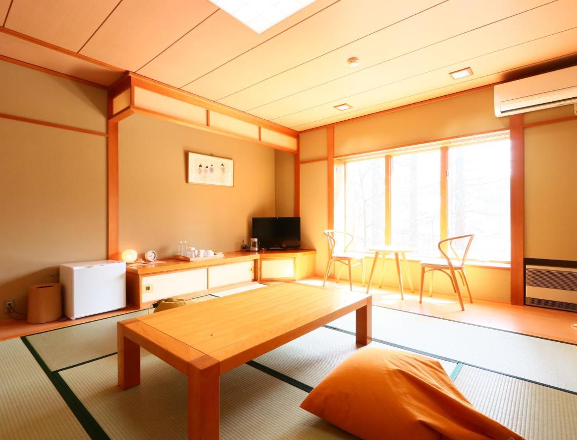 Bed and Breakfast Ryosha Tsukiakari Yamanakako Esterno foto