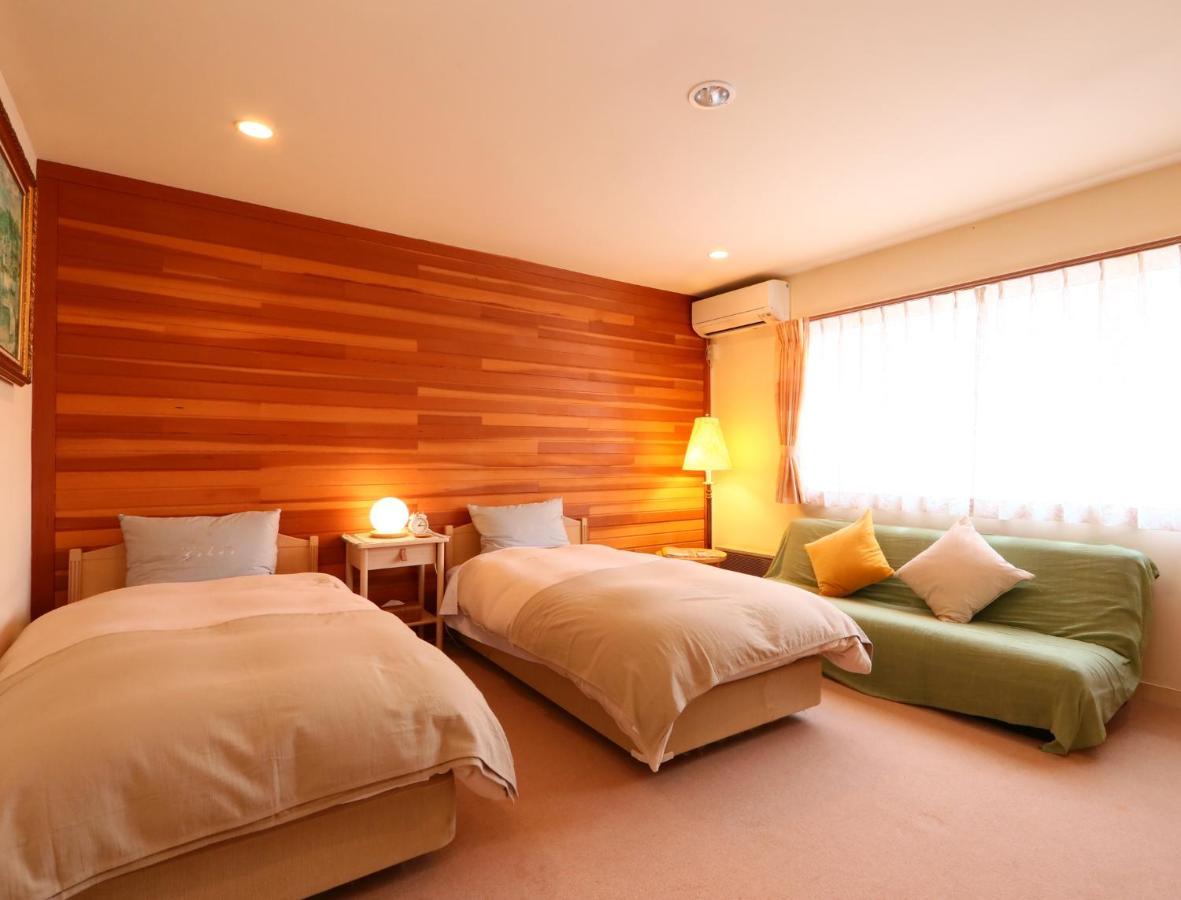 Bed and Breakfast Ryosha Tsukiakari Yamanakako Esterno foto