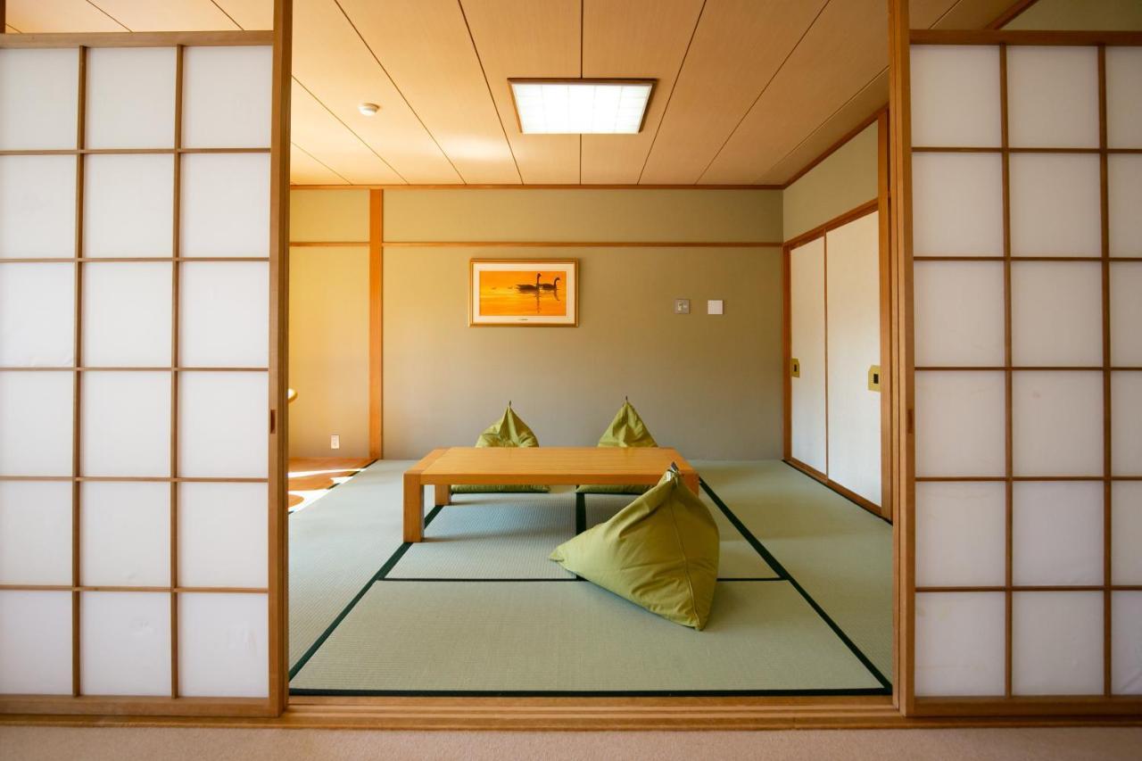 Bed and Breakfast Ryosha Tsukiakari Yamanakako Esterno foto