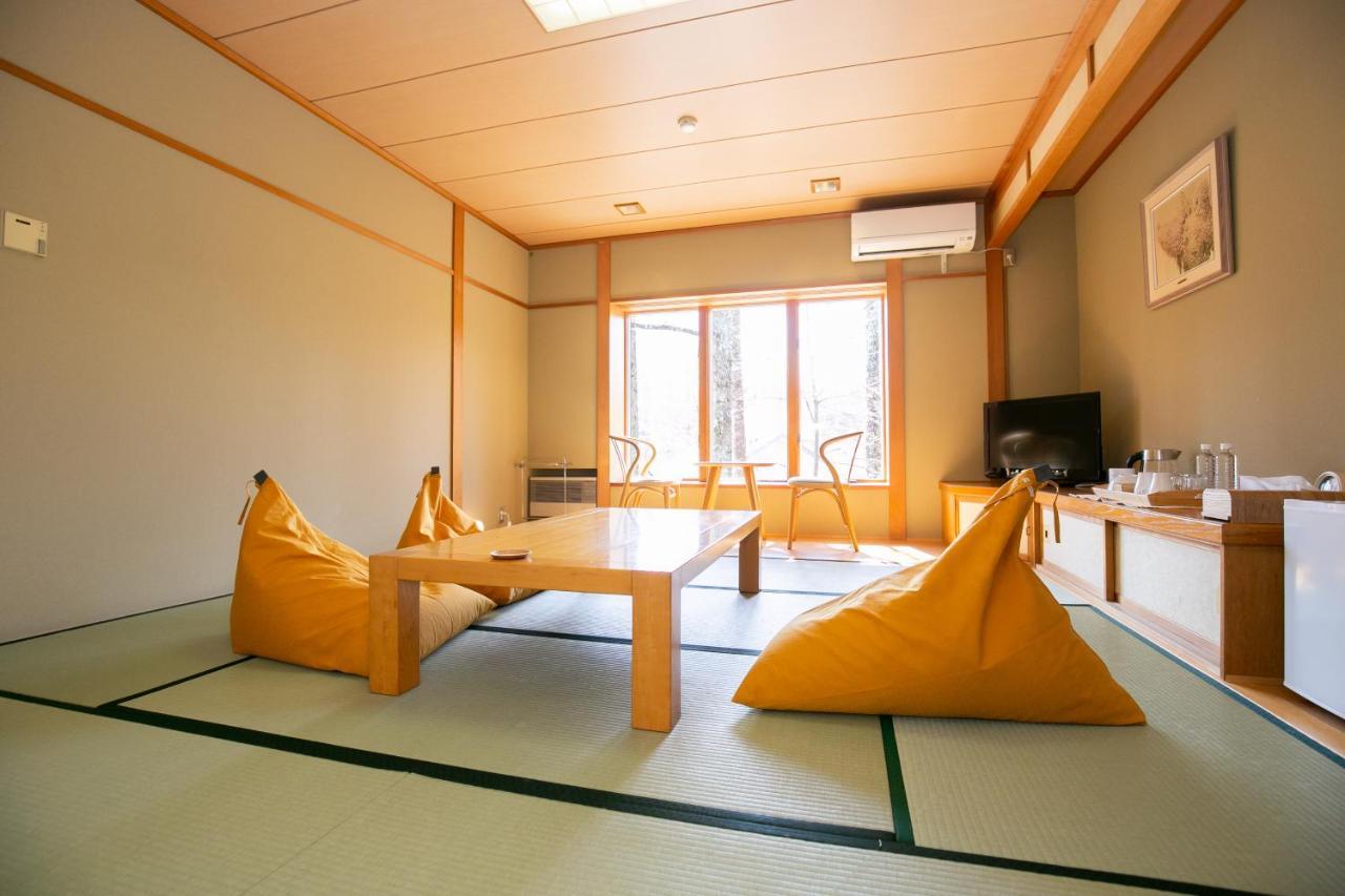 Bed and Breakfast Ryosha Tsukiakari Yamanakako Esterno foto