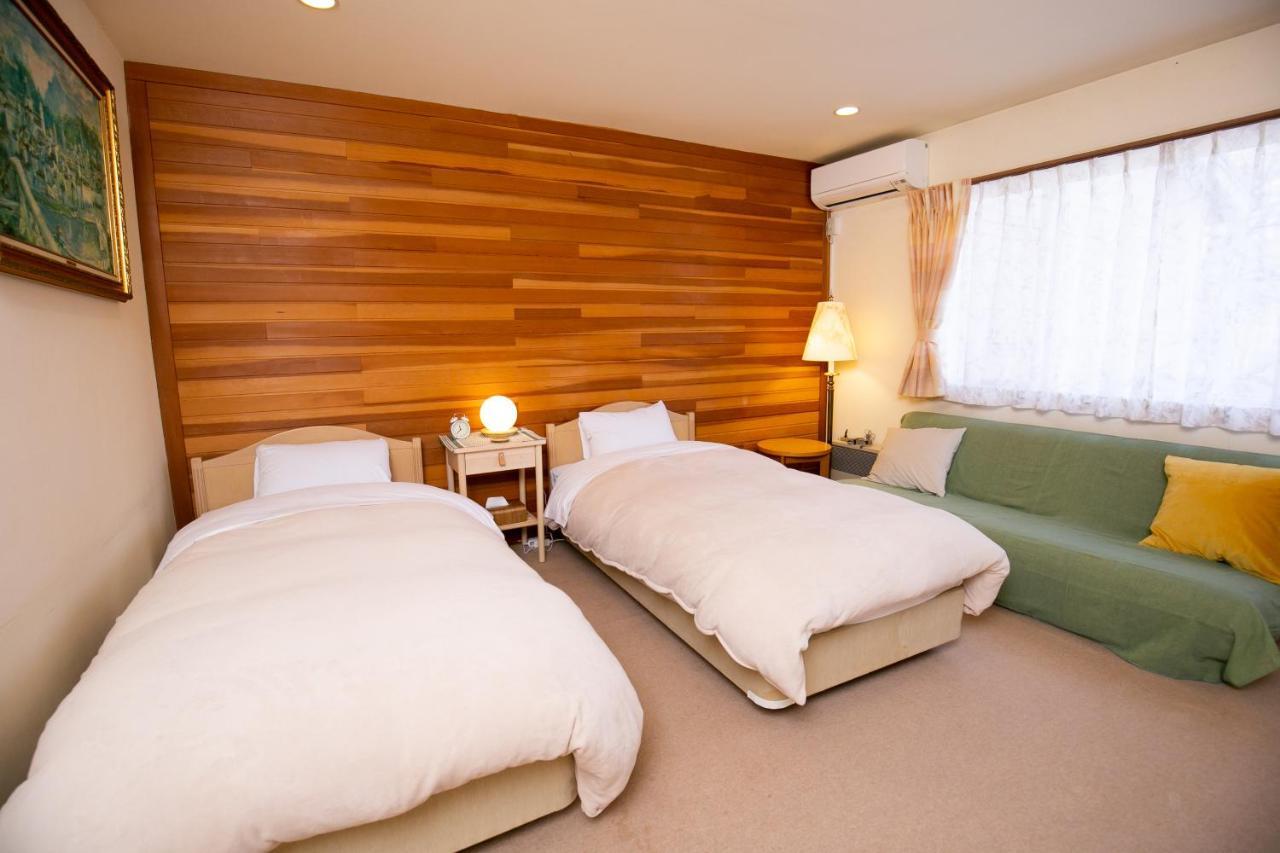 Bed and Breakfast Ryosha Tsukiakari Yamanakako Esterno foto